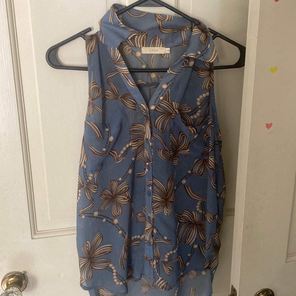 Sleeveless blouse
